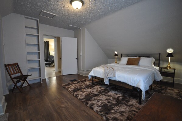 2 bedrooms, desk, iron/ironing board, free WiFi