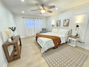 6 bedrooms, iron/ironing board, WiFi, bed sheets