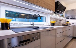 Fridge, microwave, oven, dishwasher