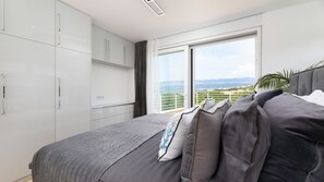3 slaapkamers, een strijkplank/strijkijzer, gratis wifi, beddengoed
