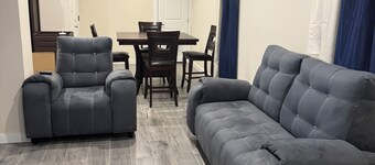 NEW Charming One Room Studio w/ Pool Wi-Fi, walking distance to beach & shopping