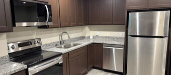 NEW Charming One Room Studio w/ Pool Wi-Fi, walking distance to beach & shopping