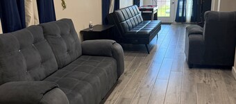 NEW Charming One Room Studio w/ Pool Wi-Fi, walking distance to beach & shopping