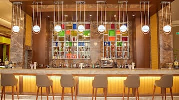 2 bars/lounges
