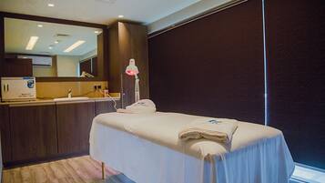 Sauna, body treatments, body scrubs, facials, massages