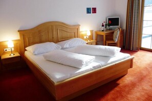 6 bedrooms, bed sheets