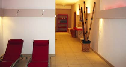Holiday Home, Fiss