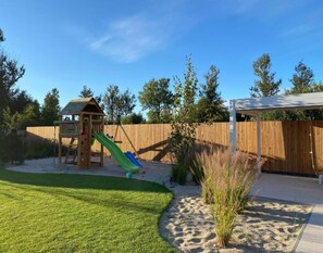 Garden - Holiday House for 4 People, Peace and Quiet (Kołobrzeg)