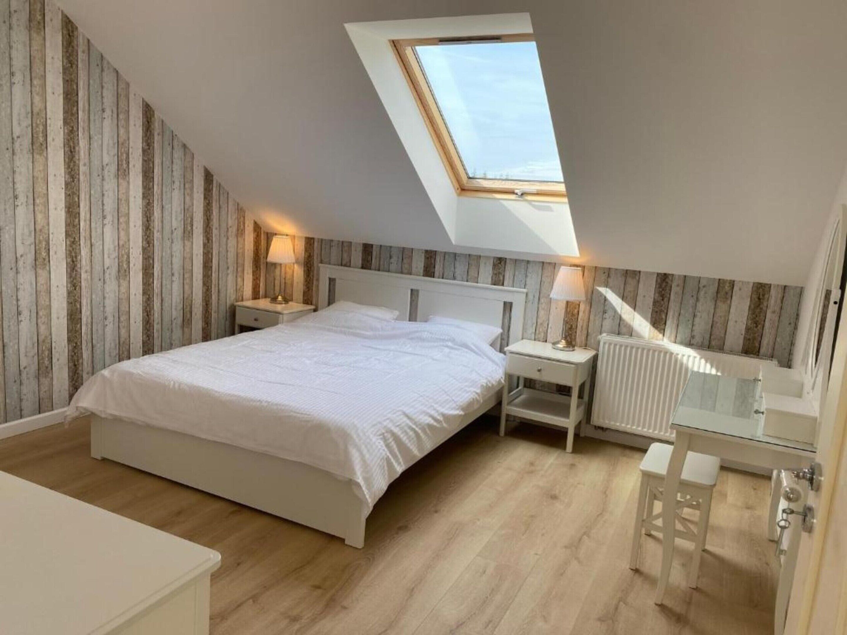 Comfort House, 3 Bedrooms | 18 bedrooms, individually furnished, iron/ironing board, bed sheets