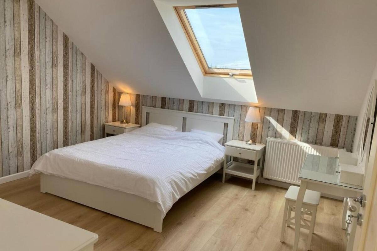 Comfort House, 3 Bedrooms | 18 bedrooms, individually furnished, iron/ironing board, bed sheets