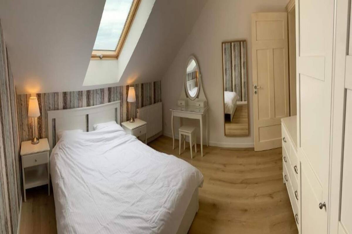 Deluxe House, 3 Bedrooms | 18 bedrooms, individually furnished, iron/ironing board, bed sheets