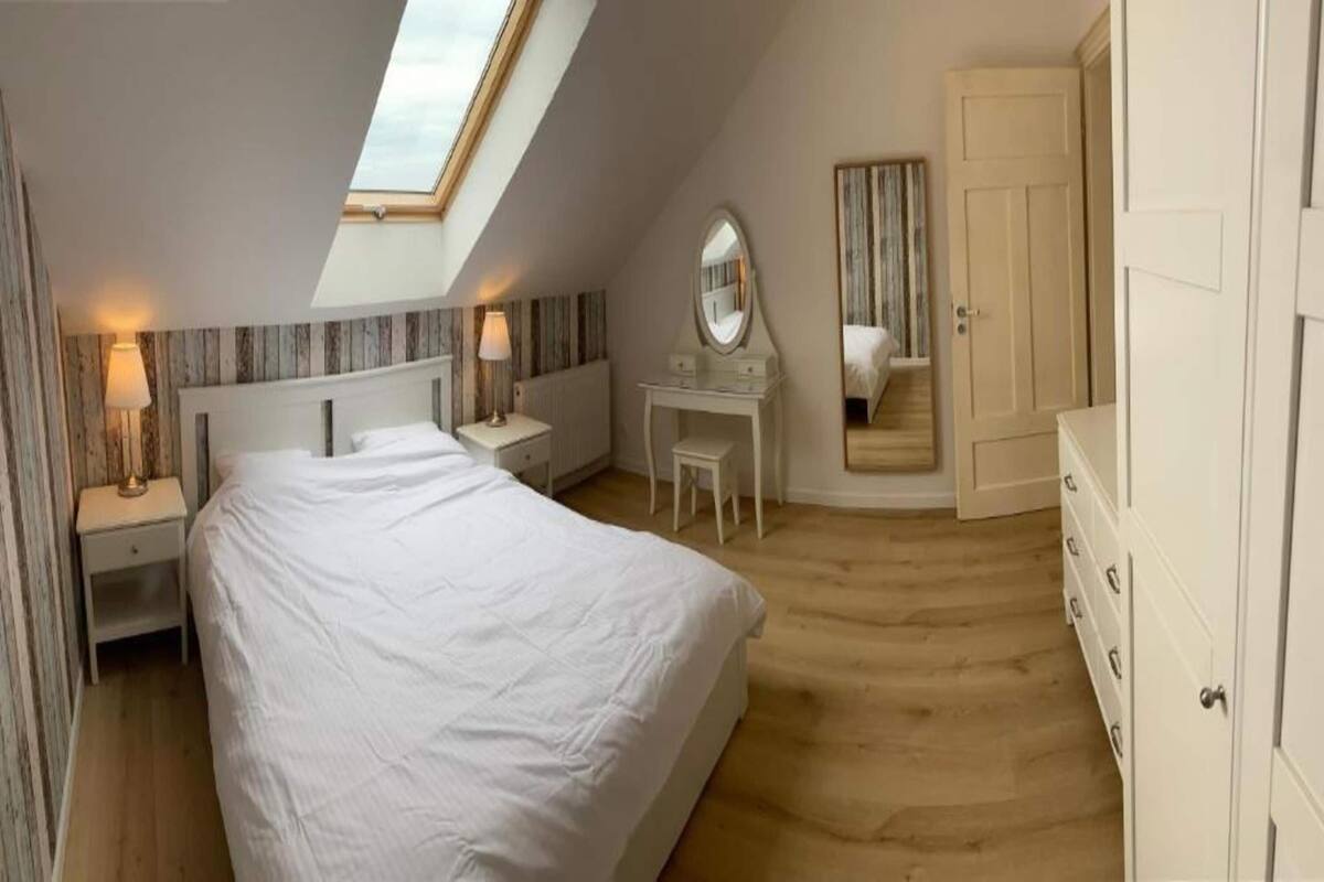Premium House, 3 Bedrooms | 18 bedrooms, individually furnished, iron/ironing board, bed sheets