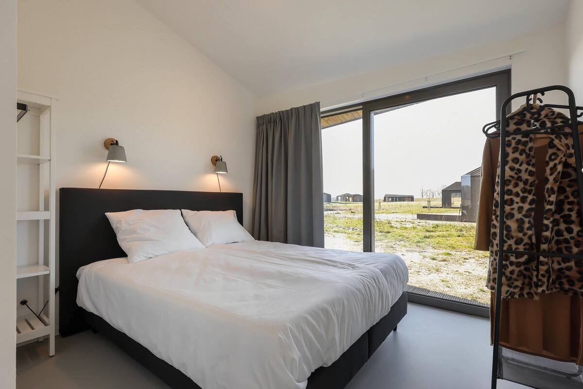 21 bedrooms, bed sheets