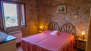 9 Schlafzimmer, individuell eingerichtet, Bettwäsche