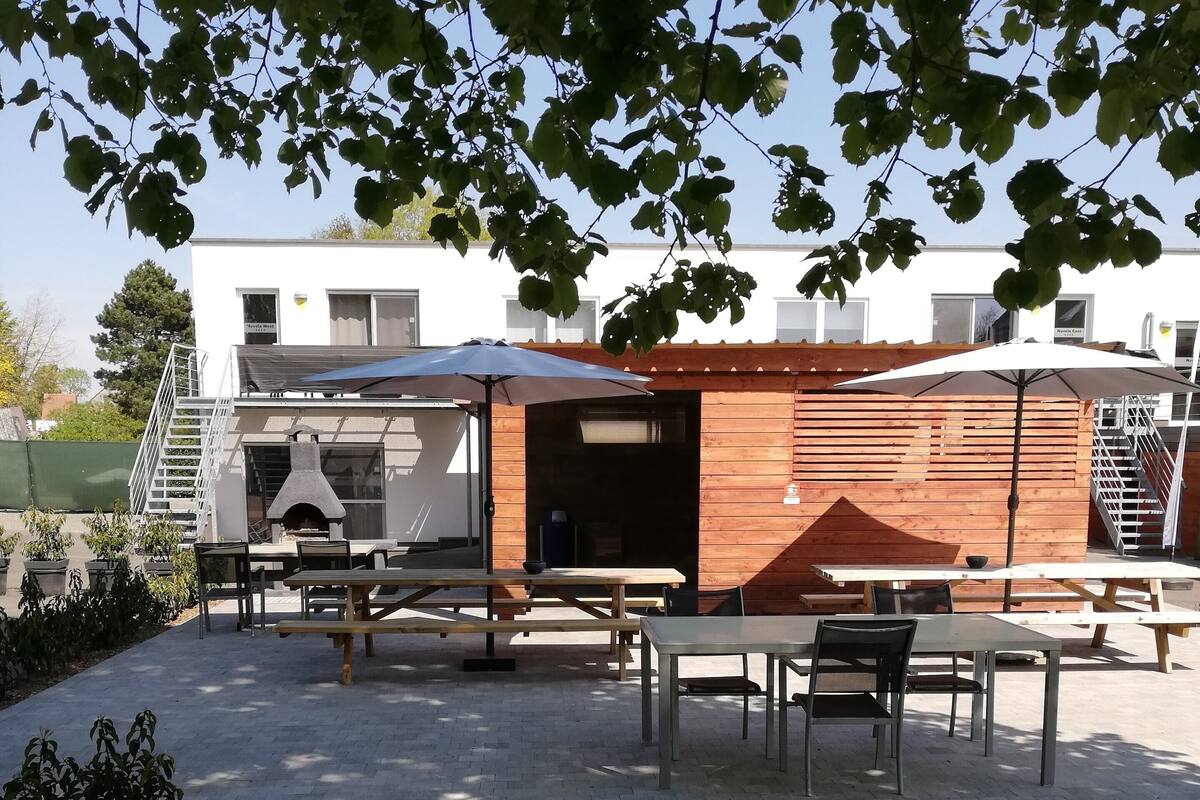 Casa clàssica, diversos dormitoris | Jardí