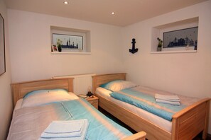 Classic Apartment, 4 Bedrooms | 9 bedrooms, individually furnished - Ferienwohnung am Pruesssee in Guester (Güster)