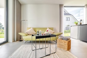 Living room | Fireplace, DVD player - Ferienhaus in Fuhlendorf (Fuhlendorf)