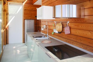 Fridge, stovetop, dishwasher, coffee/tea maker