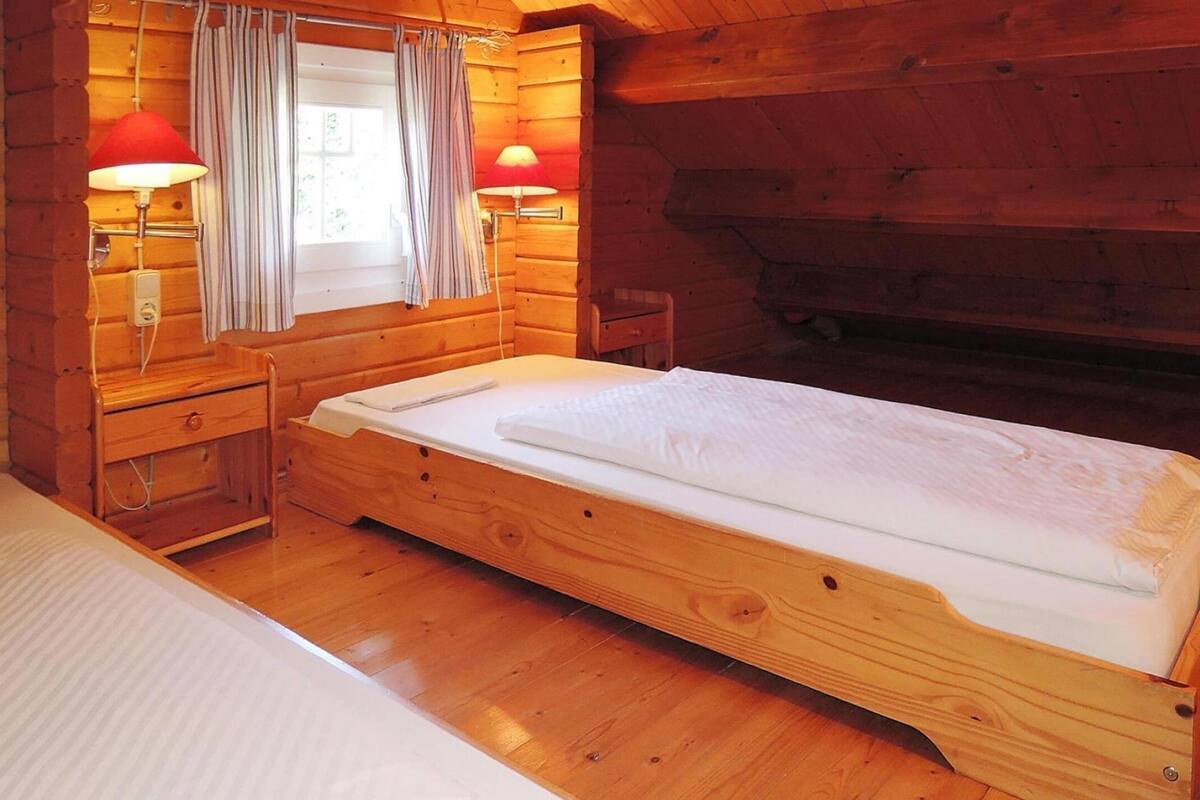 6 bedrooms, individually furnished