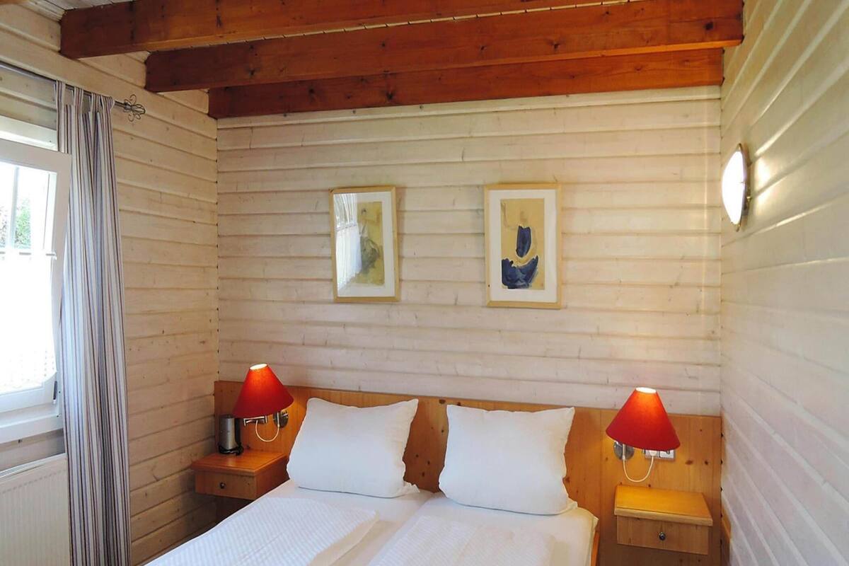 6 bedrooms, individually furnished