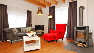 Classic-Apartment, 1 Schlafzimmer | Wohnzimmer | Kamin, DVD-Player