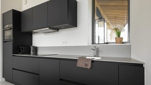 Private kitchen | Coffee/tea maker, fridge, oven, dishwasher - Lovely House in Nature (Wissenkerke)