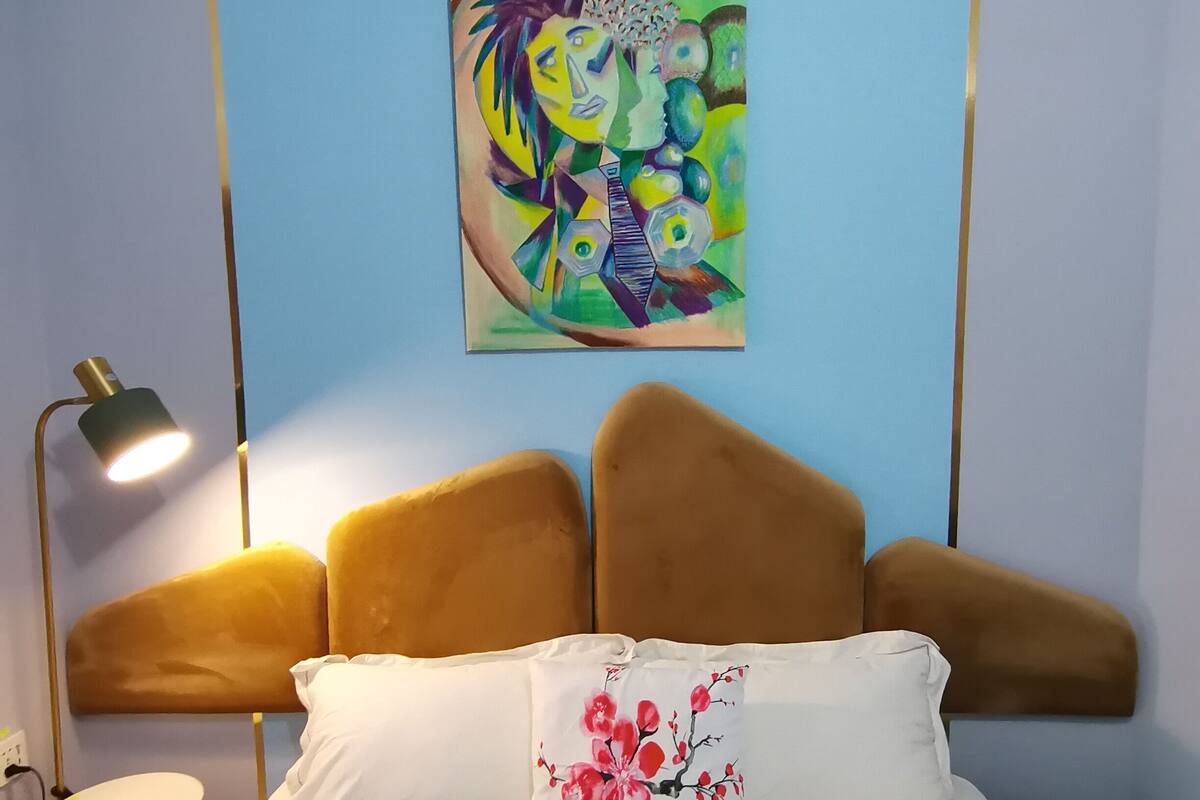 Deluxe studio suite, uitzicht op meer | Een bureau, wifi