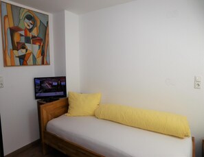 2 bedrooms, bed sheets