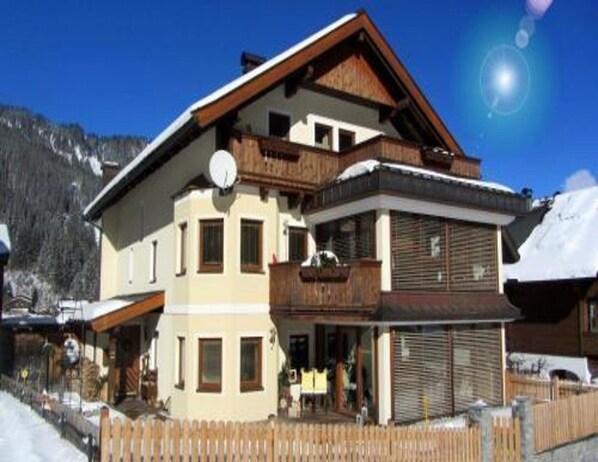 Classic Apartment, 3 Bedrooms | Exterior - Flat in Krimml With a Balcony (Krimml)