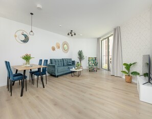 Classic Apartment, 2 Bedrooms | Living room