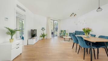 Classic House, 2 Bedrooms | Living room
