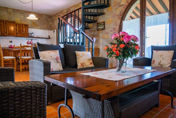 Classic House, 2 Bedrooms | Living room | Fireplace