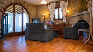 Living room - Panoramic Renovated Barn With Terrace and Pool (Montaione)