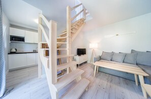 Classic House, 3 Bedrooms | Living room