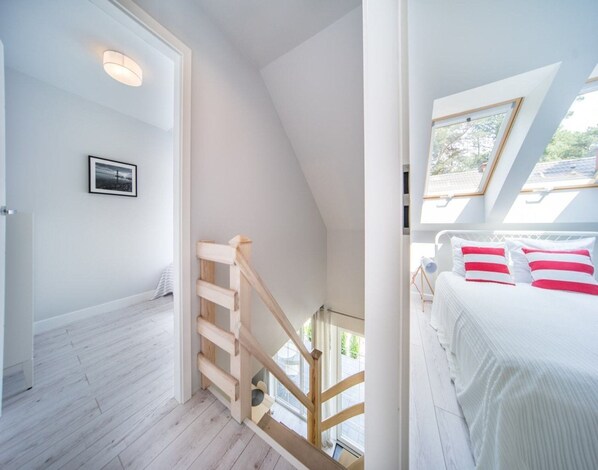 4 bedrooms, individually furnished, bed sheets