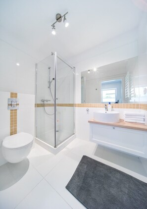Classic House, 3 Bedrooms | Bathroom | Shower
