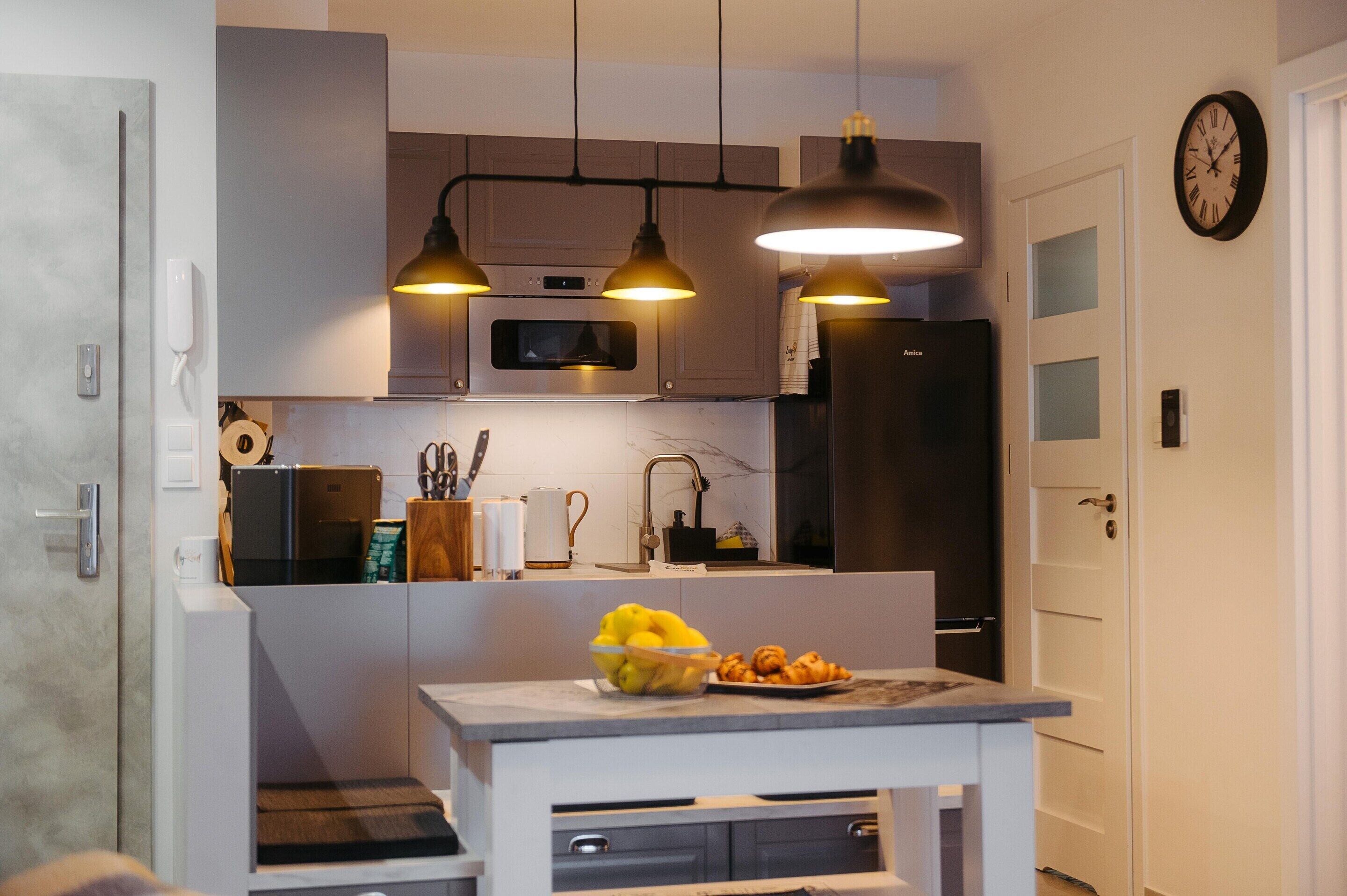 Refrigerador, microondas, horno, lavavajillas