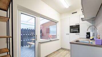 Klassiek appartement, 3 slaapkamers | Privékeuken | Een koelkast, een magnetron, een vaatwasser