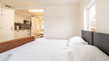 Deluxe Apartment, 2 Bedrooms | 5 bedrooms, bed sheets