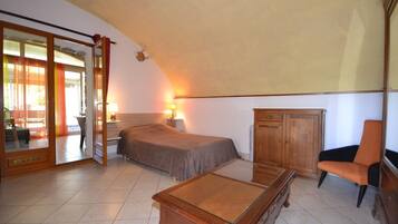 3 bedrooms, individually furnished