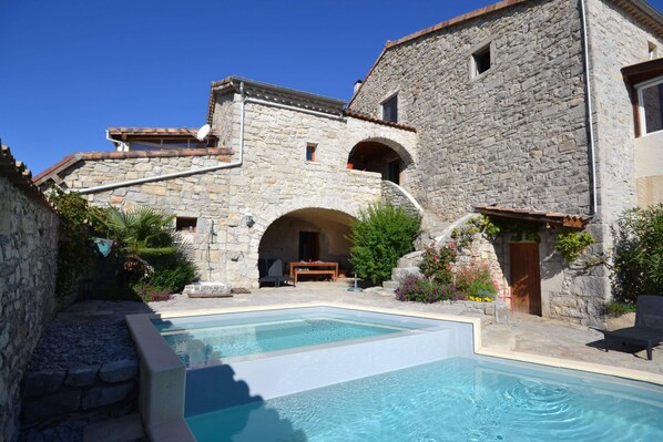 Indoor pool, outdoor pool - Amazing Apartment in Lanas With Large Garden (Lanas)