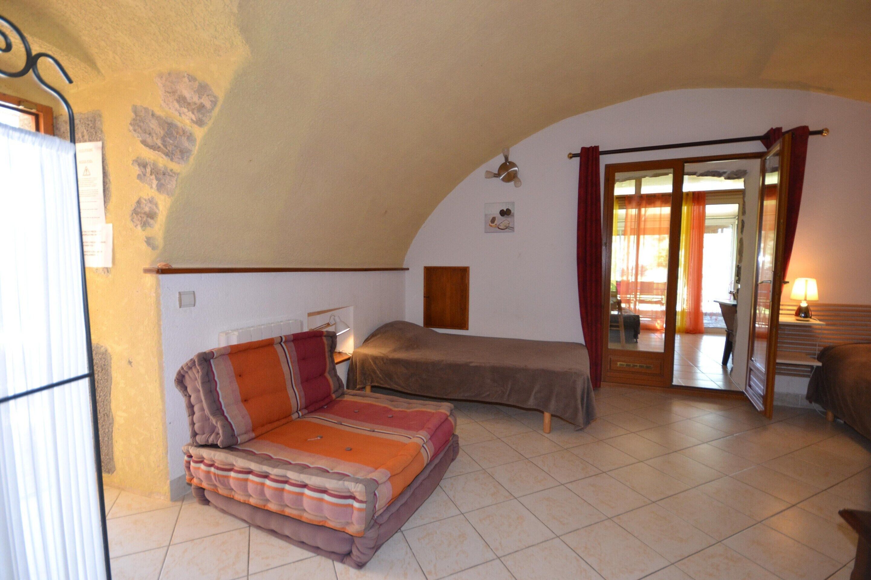 Nhà phong cách cổ điển, 2 phòng ngủ | 3 phòng ngủ, trang bị nội thất với thiết kế riêng biệt 