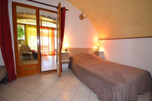 3 bedrooms, individually furnished - Amazing Apartment in Lanas With Large Garden (Lanas)