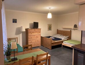 Comfort Apartment, 1 Bedroom | Dining
