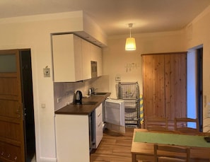 Classic Apartment, 2 Bedrooms | Private kitchen
