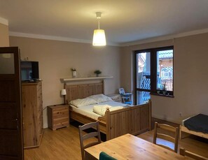 5 bedrooms, individually furnished, bed sheets