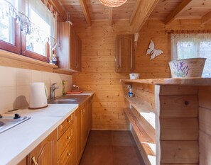 Classic House, 3 Bedrooms | Private kitchen