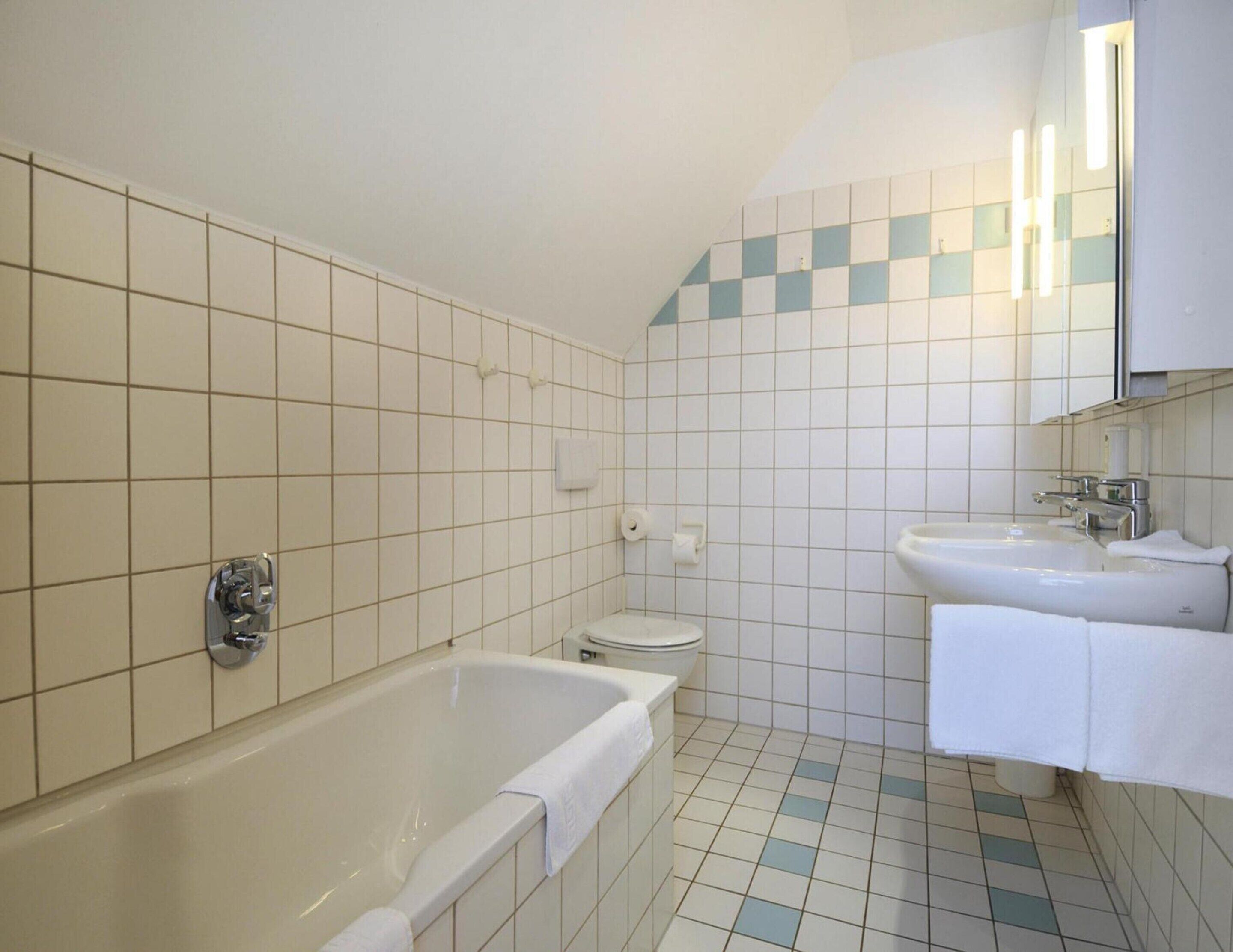 Bathroom | Bathtub