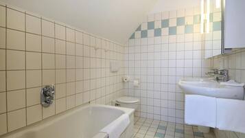 Bathroom | Bathtub