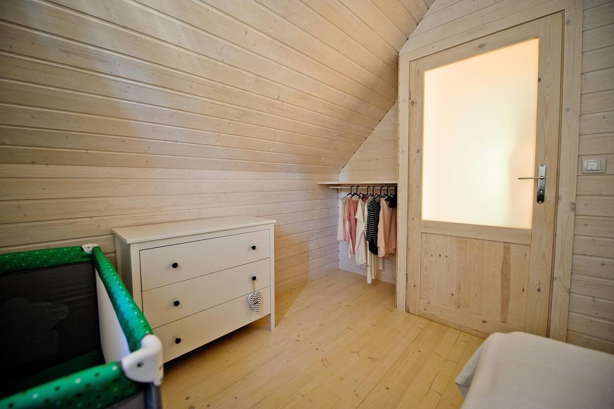 3 bedrooms, individually furnished, bed sheets